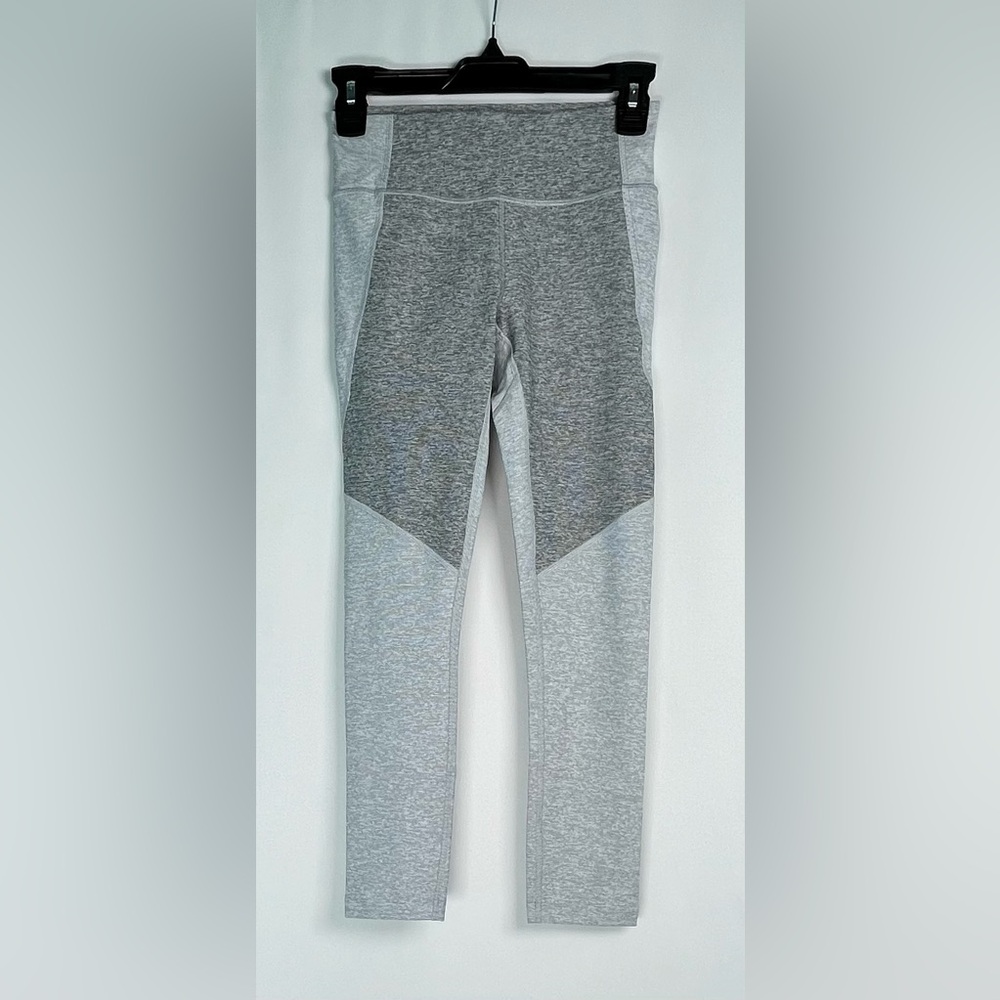 Outdoor Voices  Women’s Size XS  Warmup Leggings Dove Ash 3/4 Two Tone - Picture 4 of 7